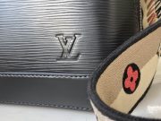 L X V Bag 23.5x17.5zx11.5cm - Image 23