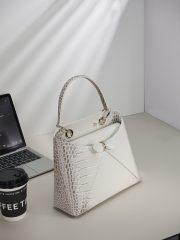 DR Handbag 28x10x22cm - Image 2