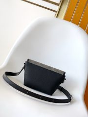 L X V Pulse mini M12618 Size:22.5x16x5cm - Image 2