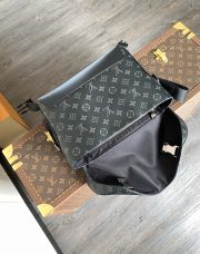 L X V Messenger Bags M40511 32x23x9cm - Image 7