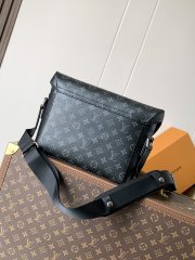 L X V Messenger Bags M40511 32x23x9cm - Image 3