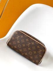 L X V TOILETRY BAG M11750 Size：24x13x13cm - Image 4