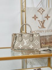 L X V ONTHEGO EAST WEST Bag M23641 25x13x10cm（Multiple colors） - Image 6