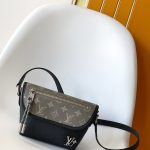 L X V Pulse mini M12618 Size:22.5x16x5cm