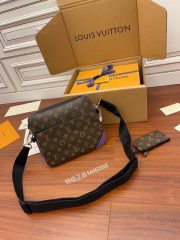L X V  Messenger Bags Size：25*18.5*7cm - Image 3