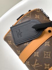 L X V Keepall Bandoulière 25 M46687 Size:25x15x11cm - Image 4