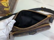 L X V Shoulder bag - Image 9