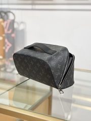 L X V TOILETRY BAG M11508 24x13x13cm - Image 4