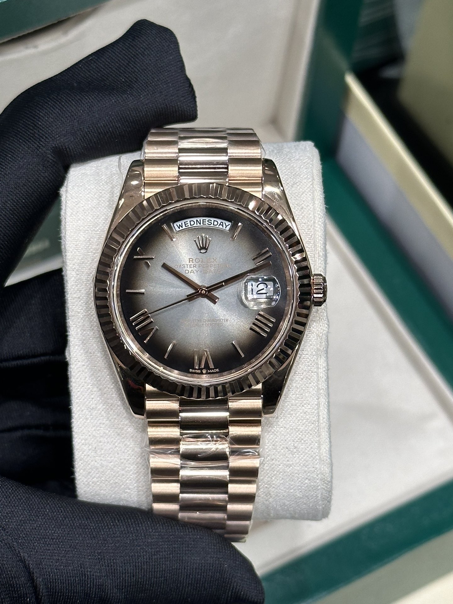 13a66ba972dcc33cb6b20ec2bcf4a5d390bd11f6074bde71886be8a6ede0bddc Rolxx Day-date Size:40mm Replica - Image 1