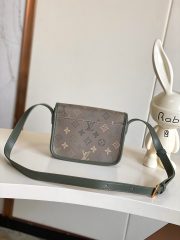 L X V Shoulder bag M26969 Size: 19.5x15x6cm - Image 3