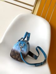 L X V Keepall Bandoulière 25 M28026 Size：25x15x11cm - Image 4