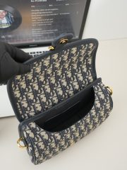 DR Bobby East-West Armpit bag  Size:22m - Image 5
