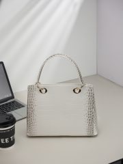 DR Handbag 28x10x22cm - Image 3
