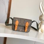 L X V Shoulder bag M26969 Size: 19.5x15x6cm