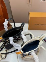 L X V Handbag Size：20x15cm（Multiple colors） - Image 2