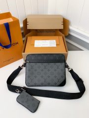 L X V  Messenger Bags Size：25*18.5*7cm - Image 2