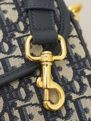 DR Bobby East-West Armpit bag  Size:22m - Image 6
