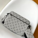 L X V M46603  Size:25*18.5*7CM