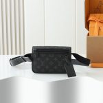L X V Messenger Bags M12599 19x12x7cm