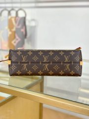 L X V CarryAll BB M13014 17x10x26cm - Image 9
