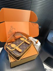 L X V SATCHEL M26805 15*6*19.5CM - Image 3