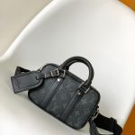 L X V Nano Porte Documents Voyage M82770 Size：20x13x5.5cm