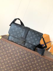 L X V Messenger Bags N46794 28x16x10cm
