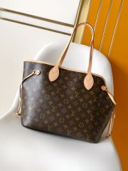 L X V NEVERWOOF  Medium Pet Bag size:31*28*14CM - Image 2