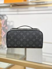 L X V TOILETRY BAG M11508 24x13x13cm - Image 8