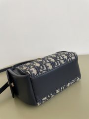 DR Handbag 18x17x9cm - Image 7
