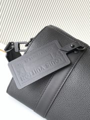 L X V City keepall M59255 27x17x13cm - Image 6