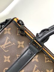 L X V Keepall Bandoulière M80201 Size:20x10x5cm - Image 5