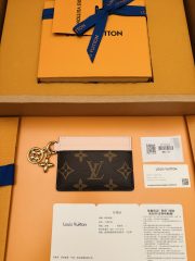 L X V CARD HOLDER M82739 Size：10.2x7.3x0.3CM