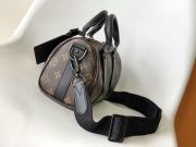 L X V Keepall Bandoulière 25 M46249 Size:25x15x11cm - Image 6