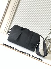 L X V City keepall M59255 27x17x13cm