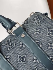 L X V Keepall Bandoulière 25 M22762 Size:25x15x11cm - Image 6