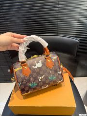 L X V Handbag 20cm - Image 4