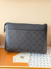 L X V Pochette Voyage Souple Clutch bag M26741 Size：27x21x3cm