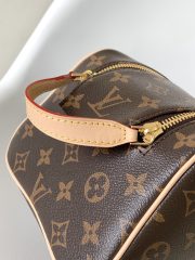 L X V TOILETRY BAG M44494 Size：28x15x16.5cm - Image 6