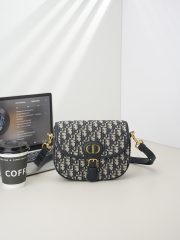 DR Bobby East-West Armpit bag  Size:22m
