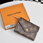 L X V Wallets Size：12x9.5x2.5cm