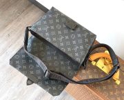 L X V Messenger Bags N46794 28x16x10cm - Image 7