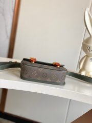 L X V Shoulder bag M26969 Size: 19.5x15x6cm - Image 4