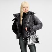 L X V Handbag 25x19x11.5cm（Multiple colors） - Image 3