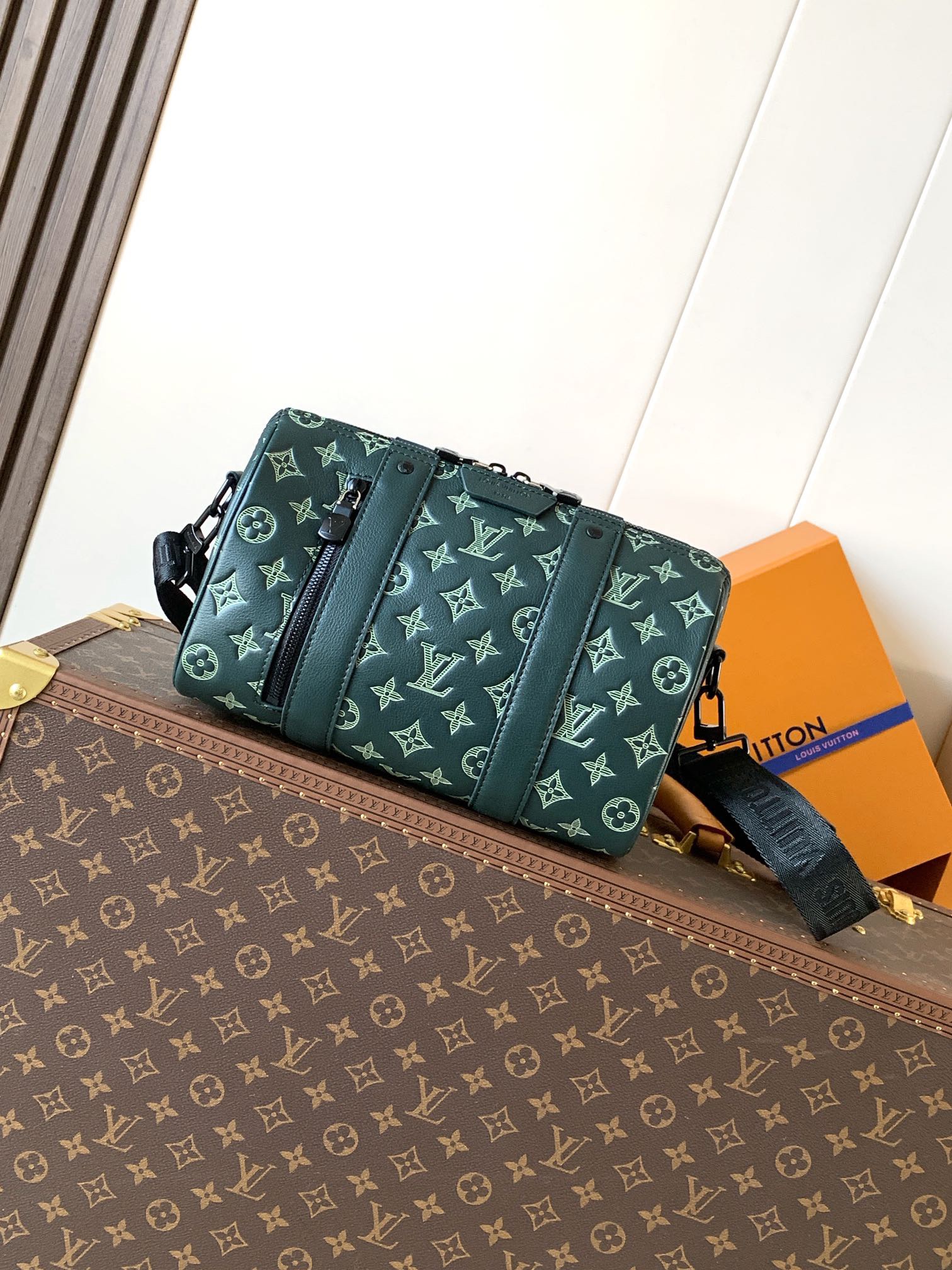 595b9aaddcc1b3c7f115619634f456bb438c0aadcd09b96ba7239b8eaf176644 L X V Keepall 27.5X16.5X15CM - Image 1