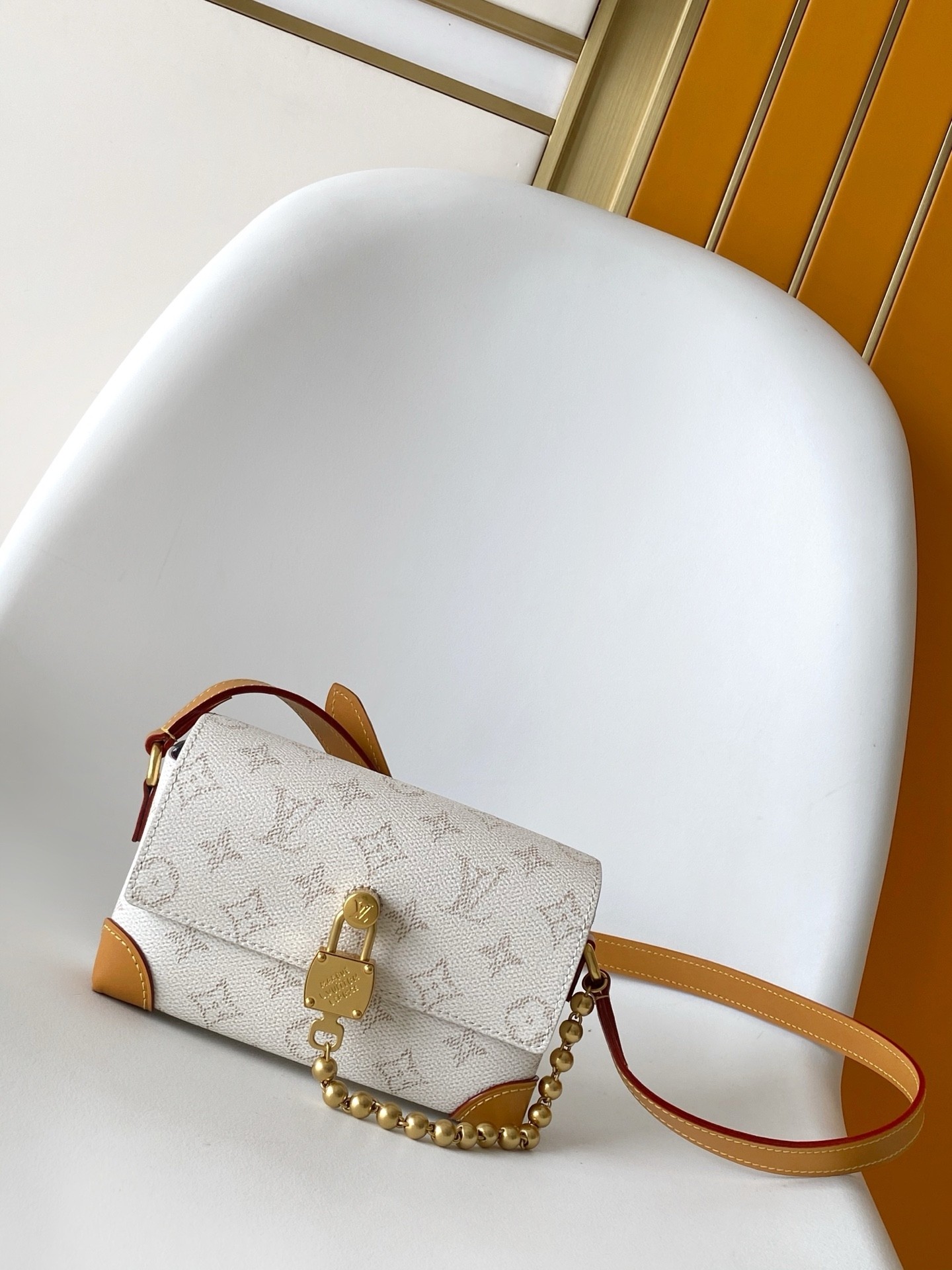 5982E723-A488-1599-2244-B227DE043CE6 L X V STEAMER Bag M14923 18x11x6.5cm - Image 1