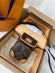 L X V × NIGO AMAZONE  13*18*8cm - Image 2