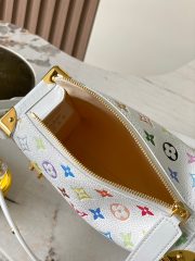 L X V women's crossbody bag M14046 23.5x16x8.5cm - Image 8