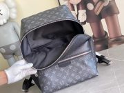 L X V Discovery Backpack M30230 40x30x20cm - Image 8
