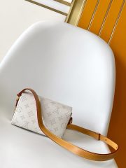 L X V STEAMER Bag M14923 18x11x6.5cm - Image 2